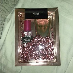 Noir tease Victoria secret